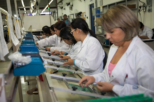 Auxiliar de Produção Auxiliar de Produção