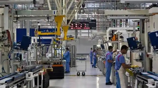 Auxiliar de produção metalúrgica Auxiliar de produção metalúrgica
