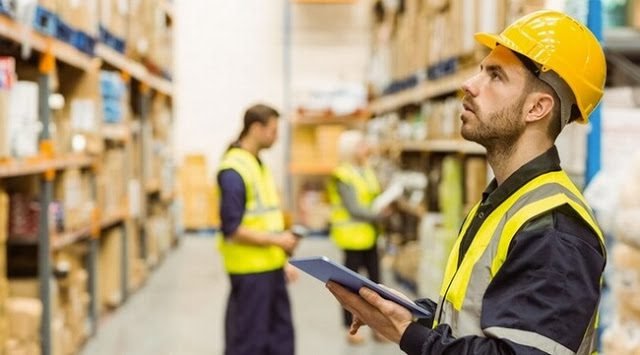 Vaga de Almoxarife – Salário: R$ 11,80 hora (2.596,00 mês)